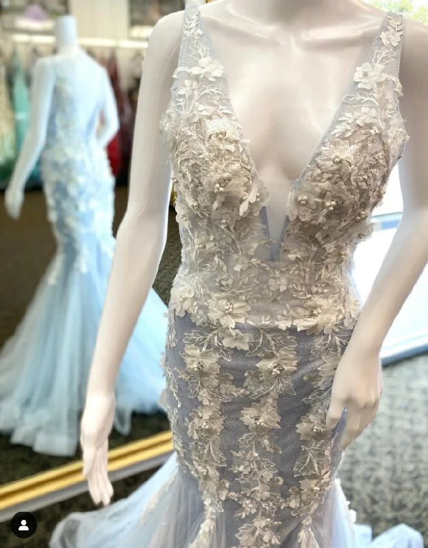 V-neck Mermaid Tulle Long Prom Dress with Appliques